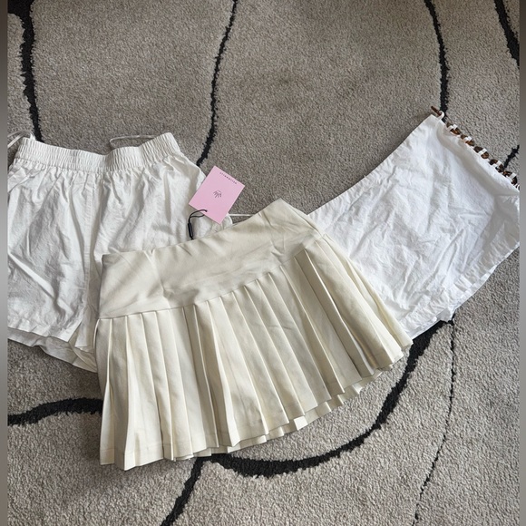 Hello Molly PARISIAN POISE PLEATED MINI SKORT CREAM - Picture 8 of 10